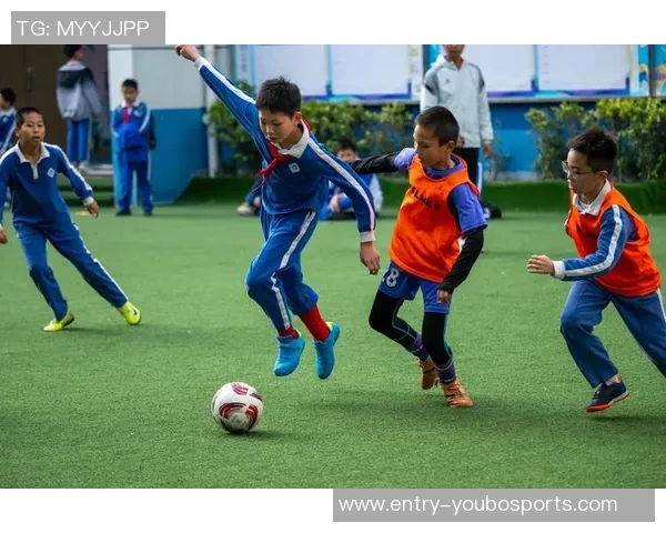 小孩学习足球的好处与注意事项探讨，助力孩子健康成长与全面发展